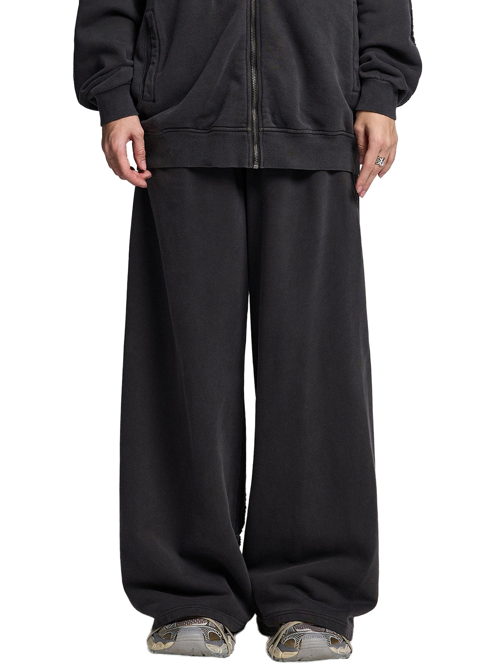 Essential Snow Washed Sweatpants | PRAISH premium streetwear clothing