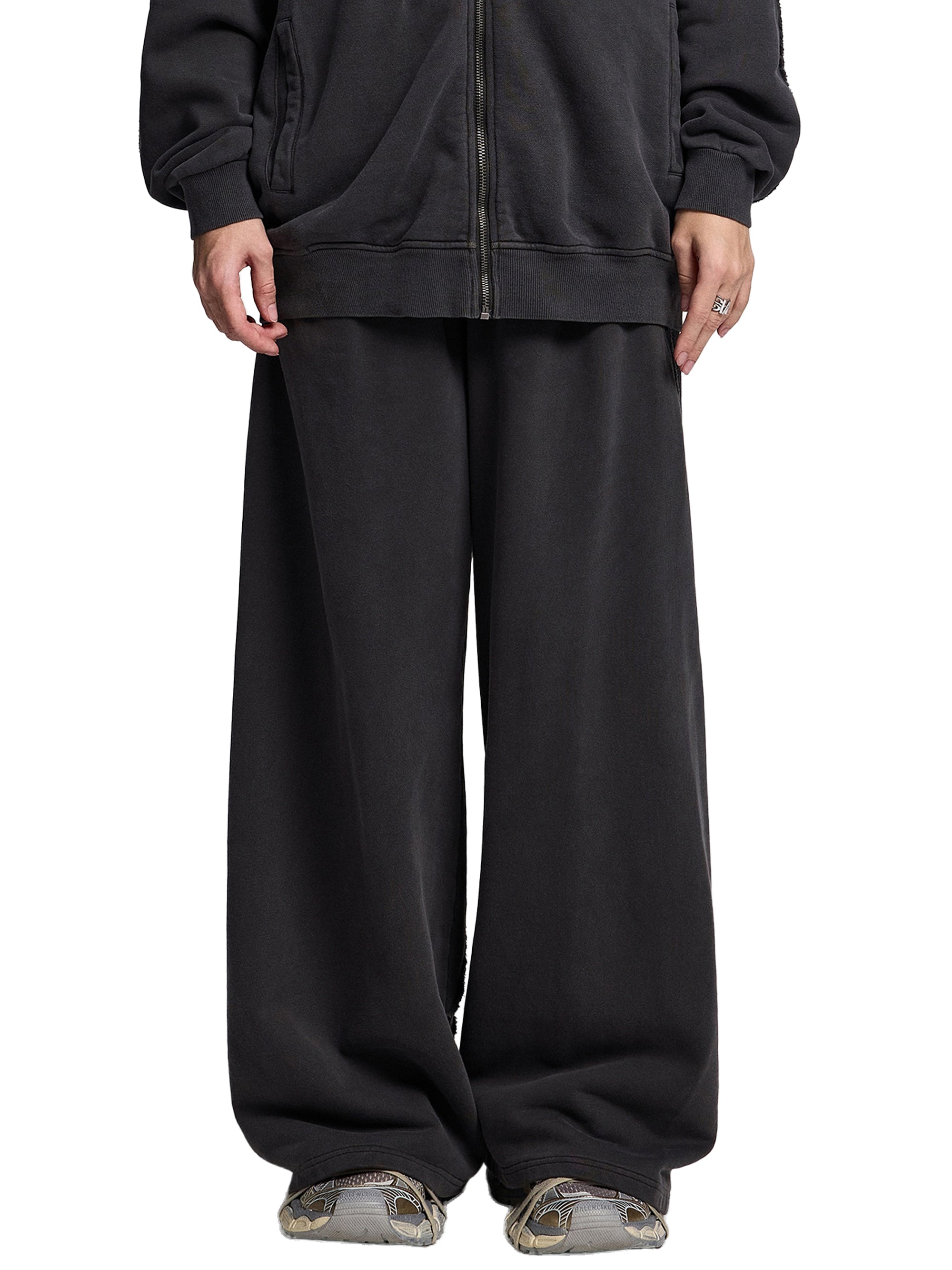 Essential Snow Washed Sweatpants | PRAISH premium streetwear clothing